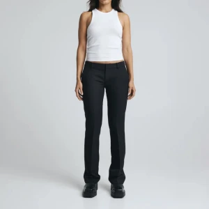 Bikbok lågmidjade kostymbyxor💕 - Säljer ni mina lågmidjade kostym byxor från bilbok. Storlek 38 men små i storleken så passar mig bra som vanligt viss när 36/34. Slutsålda på hemsidan nypris är 500💕