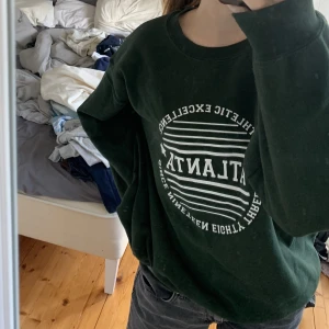 Oversize sweatshirt - Jätteskön mörkgrön sweatshirt i storlek M