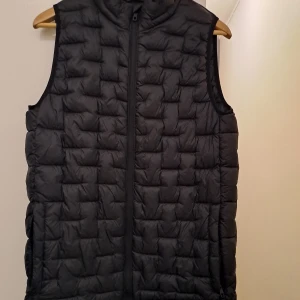 Everest täckväst - Använd fåtal ggr, som ny. 