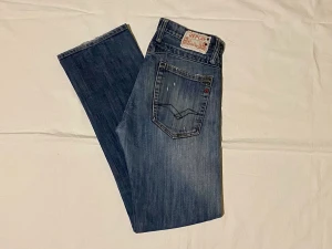 Replay  - Replay jeans i bra skick, straight/skinny. Passar inte mig.