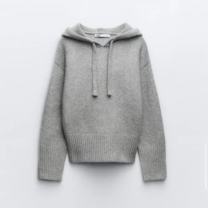 Stickad hoodie - Funderar på att sälja denna gråa stickade hoodie från zara, strl S med lappen kvar!💕 slutsåld på hemsidan 