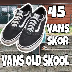 Årsgamla Vans Old Skool. Burna cirka fem ggr men i bra skick utöver en lite smuts på sulan. Lite små i storleken.