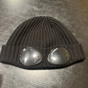 C.p.company - Jätte fin cp mössa stolek M 