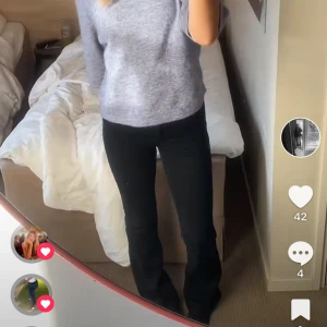 And other storys tröja - TAR BARA SWISH! Tryck inte på köp!! Har bara använts en gång, köpte när jag var i Stockholm. Värkligen en jätte fin tröja men de är tyvärr inte min stil så kommer aldrig till användning.💕