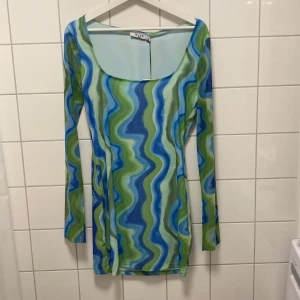 Klänning - Superfin klänning från NA-KD, köpt 2022 men aldrig använd!!