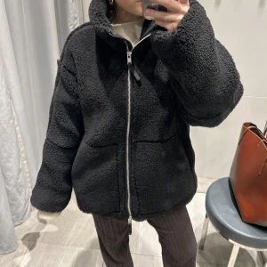 Teddyjacka - Använd 1 gång, säljer då den är lite stor på mig som är 160😍