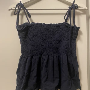 Marinblått linne - Marinblått linne ifrån shein, storlek small 💙💙