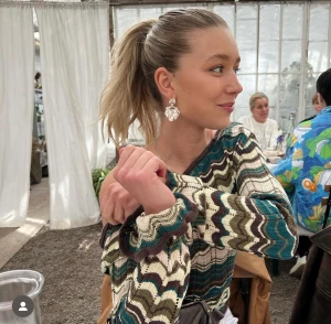 Tröja - Populär tröja med mönster. Går att ha som kortare tröja eller klänning, se bild 🥰