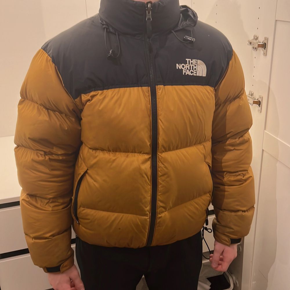 Gul North face jacka - The North Face | Plick Second Hand