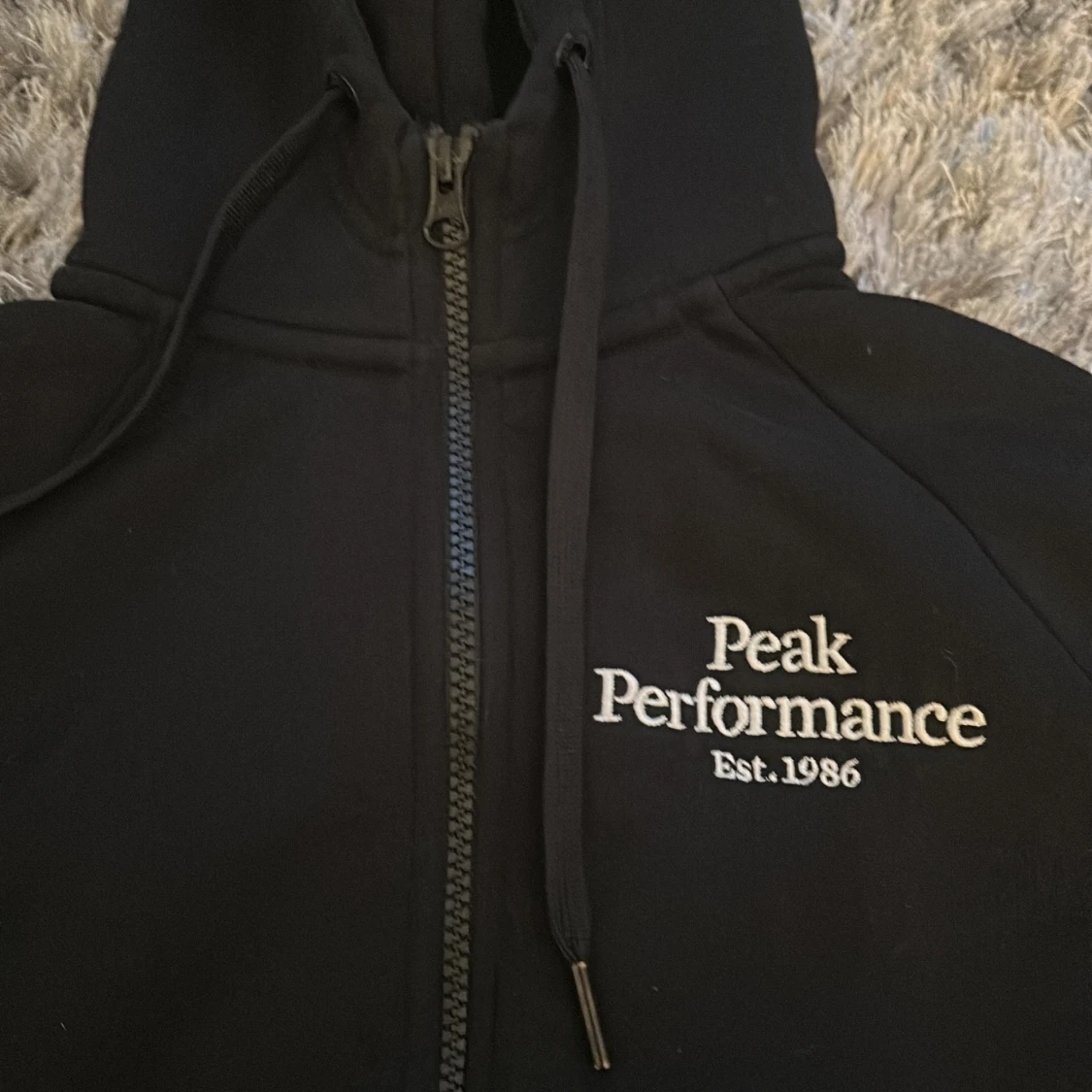 Peak performance hoddie  - 90