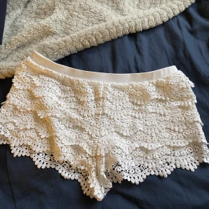 spetsshorts  - säljer dessa så fina spetsshorts från h&m då dom tyvärr är för små för mig💞
