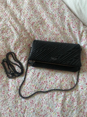 Zadig & Voltaire väska  - Säljer min Zadig & Voltaire handväska då den inte används längre. Nypris 3400kr💙