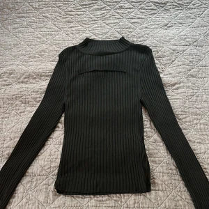 Tröja - Tröja från Gina tricot storlek S, aldrig använd 