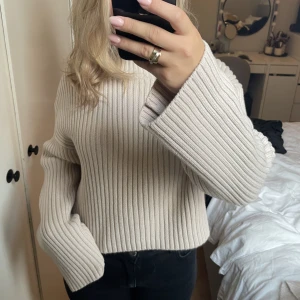 stickad tröja - säljer min stickade då den inte längre kommer till användning🫶