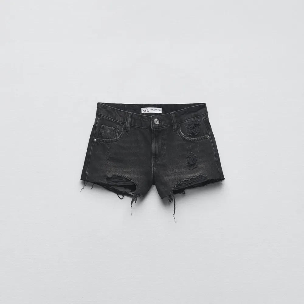 Superfina lågmidjade shorts från Zara. Aldrig använda (lappar kvar), original pris: 329kr.. Shorts.