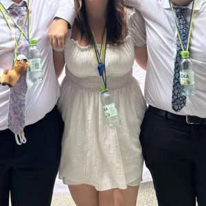 Vit klänning - Säljer min fina studentklänning  Använd en gång, under studeten i typ 3h, inga fläckar eller nånting