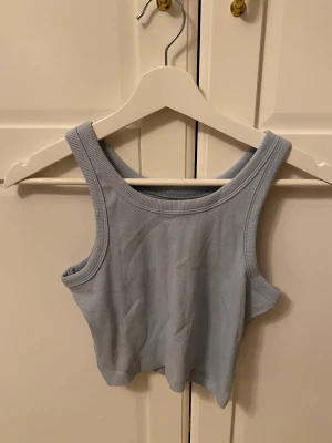 Linnen från lager 157 - Supersöt linnen från lager 157. Andvändning fåtal gånger och i fint skick. Ett för 40 eller båda för 70 kr. Ett blått och ett svart. St xs. 