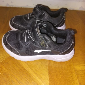 Sneakers barn  - Strl 27