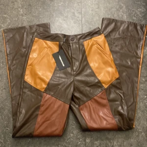 Läder byxor - Läser byxor från PrettyLittleThing. Köptes 2022 och har aldrig används.