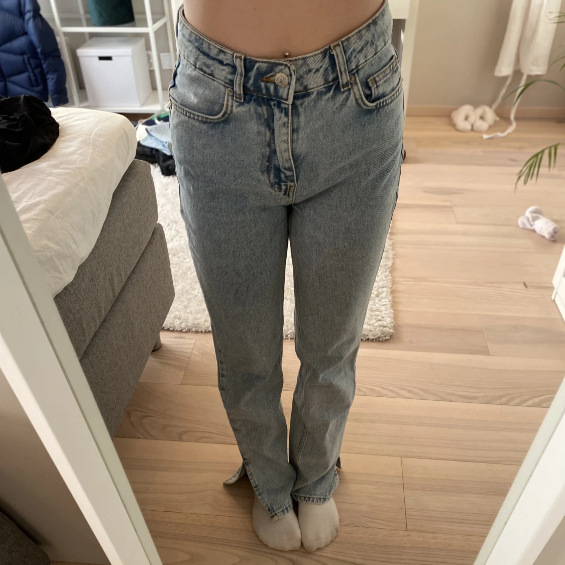 Ljusblå jeans med slits - 90