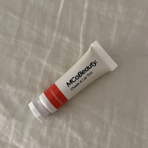 Lip and cheek tint - En jättefin produkt som du kan använda på läppar och som krämblush🤍Säljer för 35kr