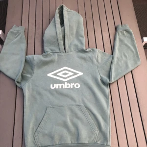 Umbro hoodie - Den är i fint skick