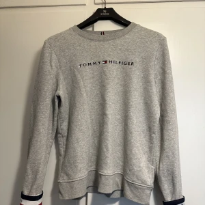 Tommy Hilfiger kofta - Stilren jätte fin kofta/pull over