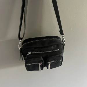 Axelremsväska  - Säljer denna på grund av dålig användning! Använd men i otroligt bra skick! 