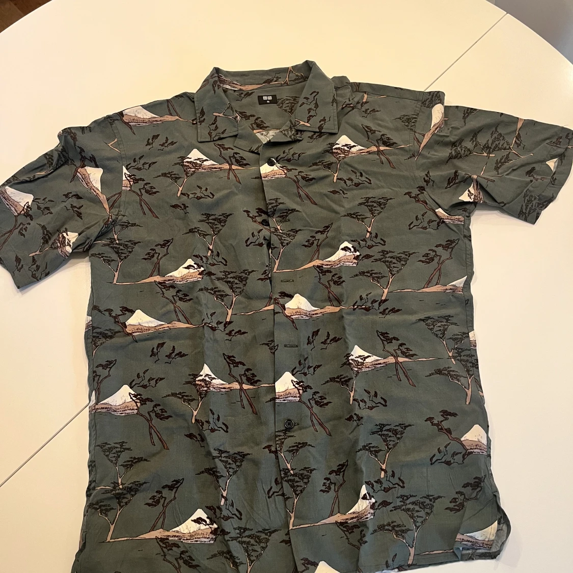 Mörk grön kortärmad skjorta med mönster - 91