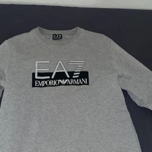 Tröja - Armani tröja, bra skick storlek S. Använd ett fåtal gånger 