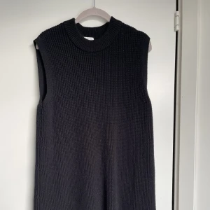 Stickad klänning/ pullover sl M - Använd fåtal gånger, jag har använt denna som klänning storlek M