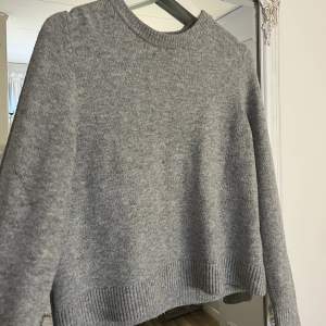 grå stickad tröja från hm
