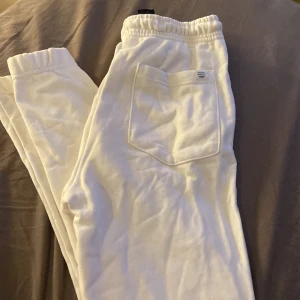 Nya mjukisbyxor - Helt nya mjukisbyxor från Pull & Bear i strl M. Tycker mer dom är som S-XS i storleksmässigt