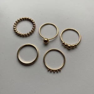 Ringar - Guldiga ringar, alla ingår självklart i priset!🙌🏼