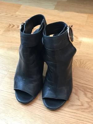 Klackar från K.cobler - Klackar från K.cobler. Nypris 1500kr