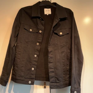 Jack&jones jeans jacka - Säljer nu denna eftersom att jag inte använder den längre. Skick 8/10. Nypris 499
