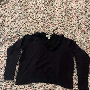 Tröja  - Vad gjör di nu säljer den mycket fina tröja då den inte kommer till användning 