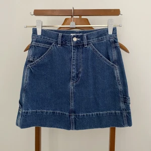 Minikjol - Snygg mini jeanskjol knappt använd då den inte riktigt är min stil