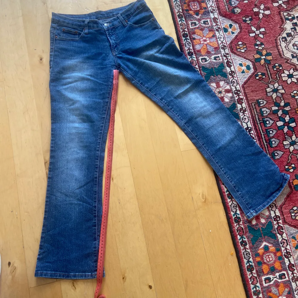 Lågmidja levis , be inte bilder därför att jeansen passar inte , skickar för 69kr eller hämta i Göteborg . Jeans & Byxor.