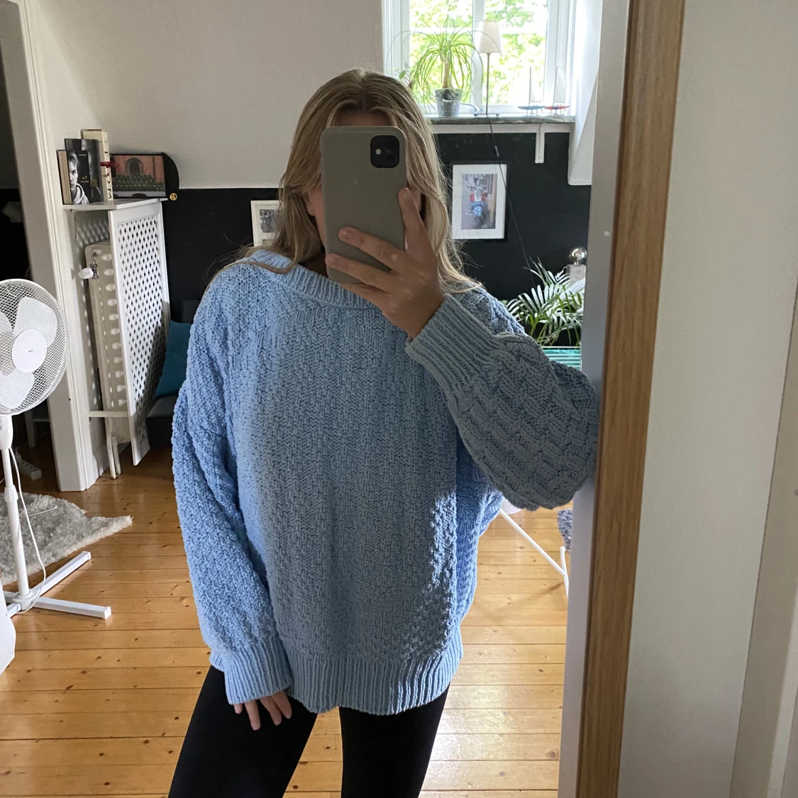 Blå stickad tröja - 91