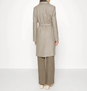 Kappa - Oanvänd  nypris 4400kr, priset kan diskuteras. 