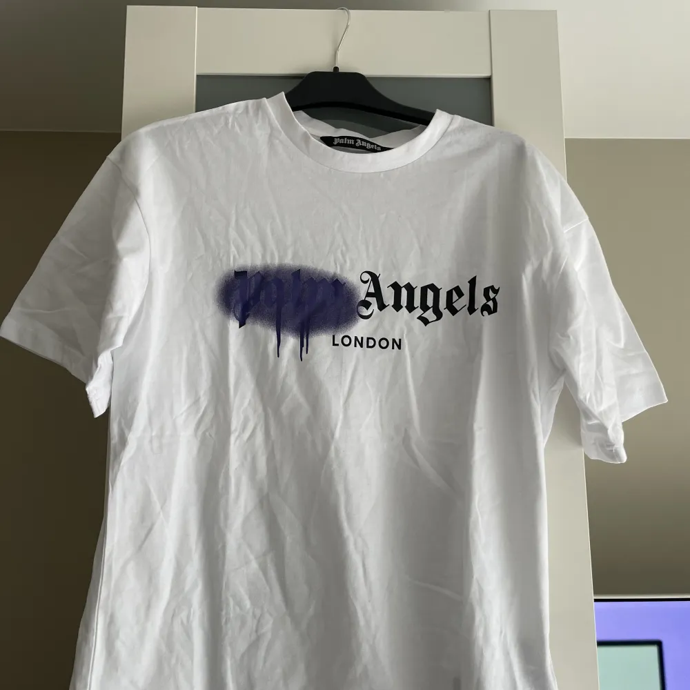 Palm Angels T-shirt nyskick storlek L. T-shirts.