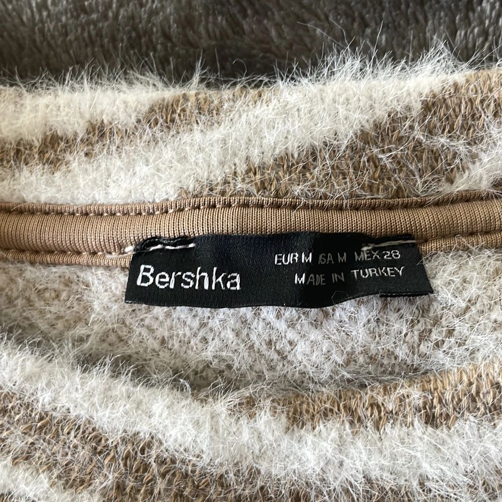 Beige Stickad tröja från Bershka | Plick Second Hand