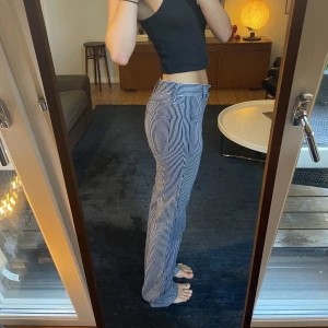 Raka levis jeans  - Blå vit randiga jeans från levis🍒 Bra skick 