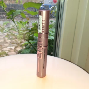 Sky high mascara  - Oöppnad sky high mascara, fick dubbelt i present därför jag säljer.