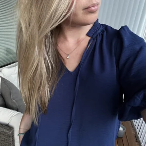 Blus🙌🏼💗 - Superfin blus köpt på vero moda!🙌🏼 Nästan aldrig använd💗 dm för fler bilder