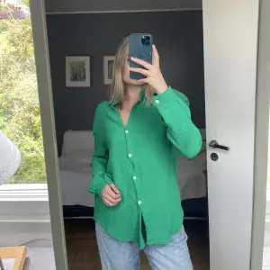 Grön charmig skjorta, aldrig använd!