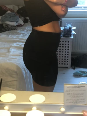 Kjol - Svart tygkjol från Cubus🖤 Den har några noppror på baksidan men inget man tänker på! Kom privat för mer info! Köpare står för frakt!