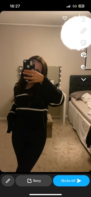 Stickad tröja  - Fin randig stickad tröja ifrån Lindex! Finns en liknande på zara😽