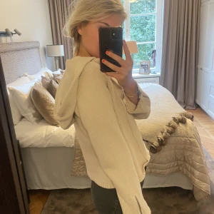 Hunkydory hoodie - Säljer denna hoodie/tröja från hunkydory. Osäker på storleken men skulle säga att den passar S/M. 🤍